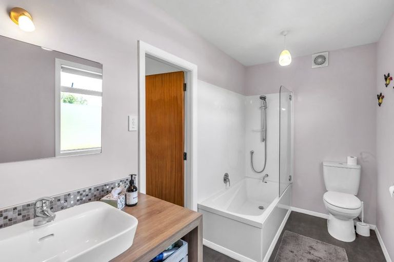 Photo of property in 127 Renown Road, Raumati South, Paraparaumu, 5032