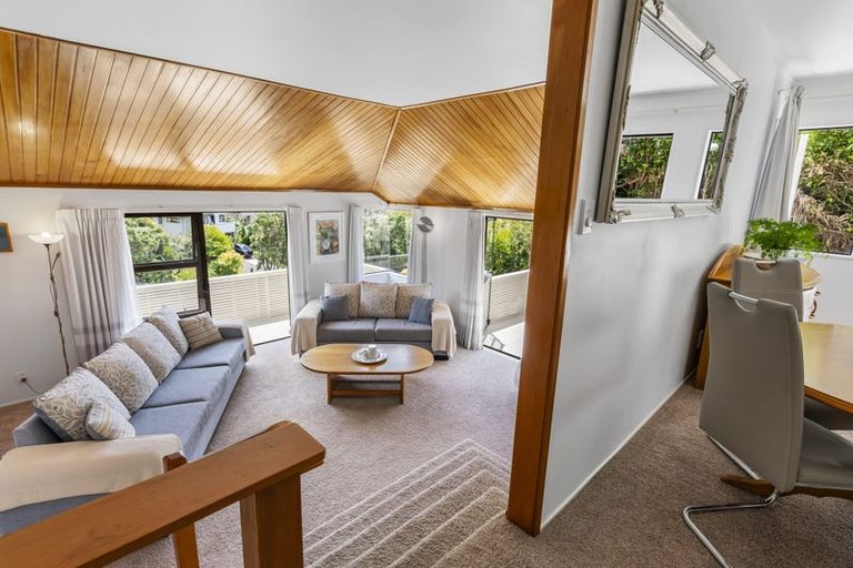 Photo of property in 5 Honeysuckle Lane, Mairangi Bay, Auckland, 0630