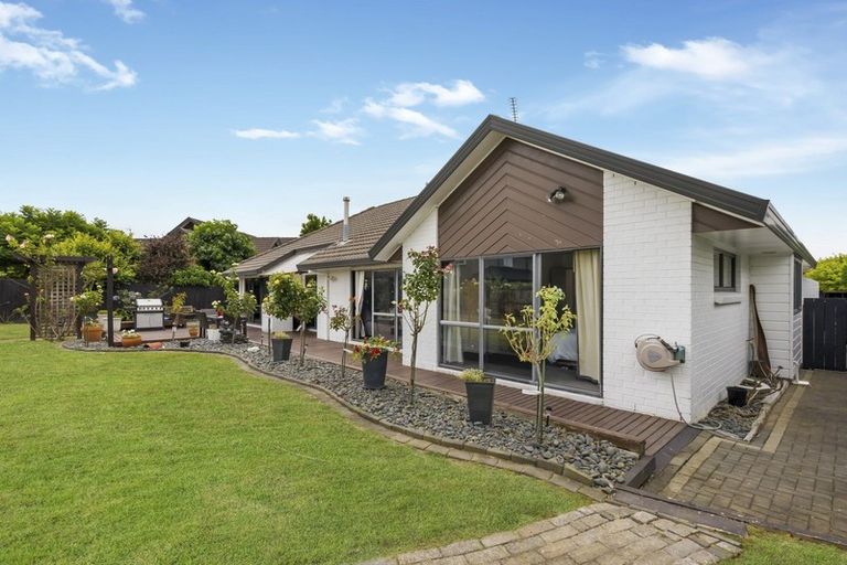 Photo of property in 19 Perotti Place, Conifer Grove, Takanini, 2112