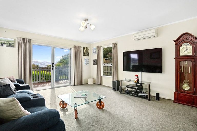 Photo of property in 102 Stewart Drive, Newlands, Wellington, 6037