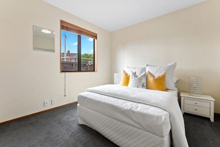 Photo of property in 65 Forrest Hill Road, Milford, Auckland, 0620