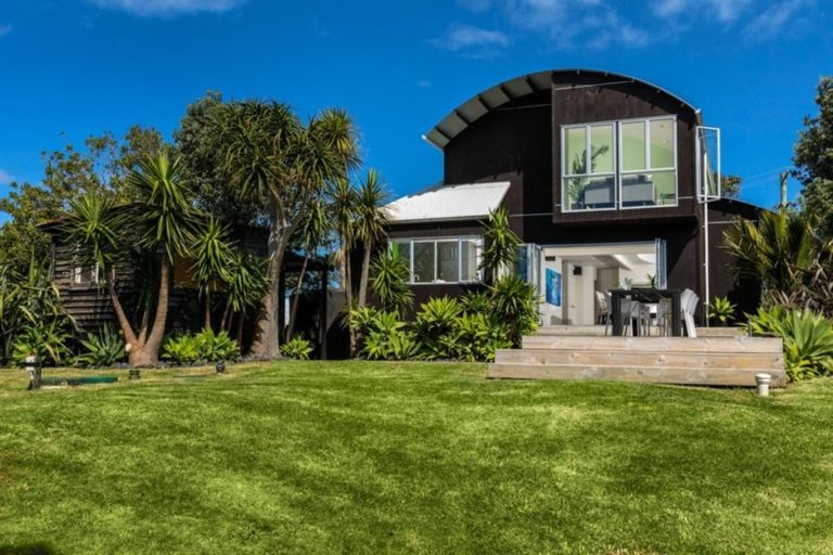 Photo of property in 122 Waitea Road, Muriwai, Waimauku, 0881