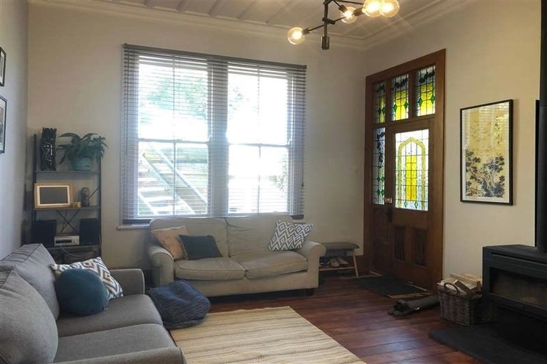 Photo of property in 129 Chaucer Road, Hospital Hill, Napier, 4110