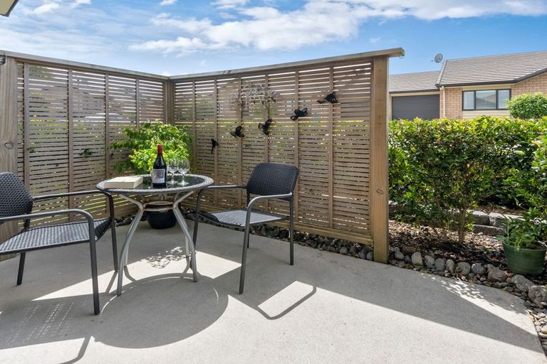 Photo of property in 12 Royalle Mews, Botany Downs, Auckland, 2010