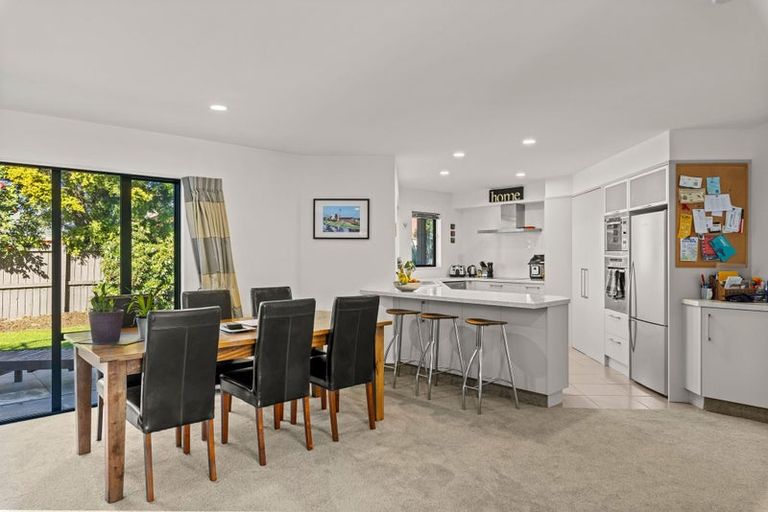 Photo of property in 28 Huntingdon Place, Avonhead, Christchurch, 8042