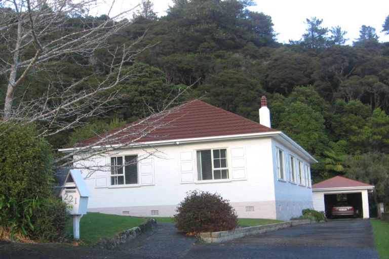 Photo of property in 221 Whites Line East, Waiwhetu, Lower Hutt, 5010