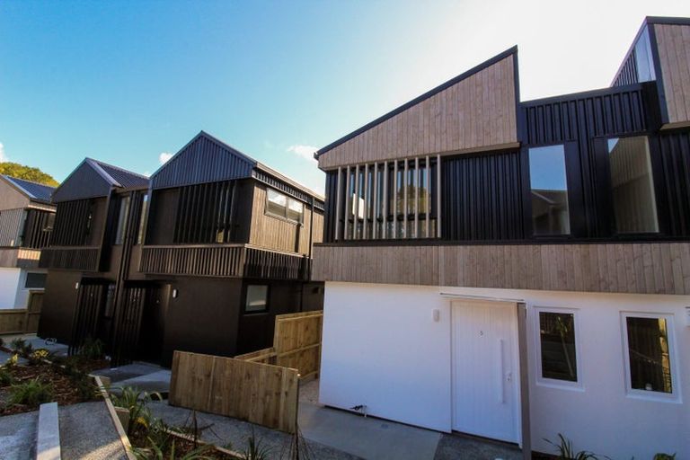 Photo of property in 9/6 Bushland Grove, Paparangi, Wellington, 6037