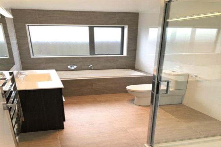 Photo of property in 39 Lumbarda Drive, Kumeu, 0810