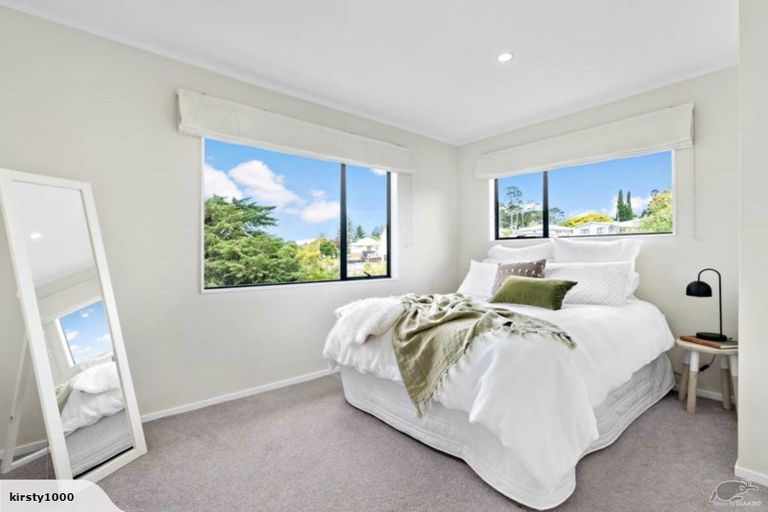 Photo of property in 2/7 Juneau Place, Glendene, Auckland, 0602