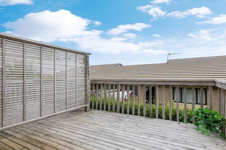 Photo of property in 12 Royalle Mews, Botany Downs, Auckland, 2010