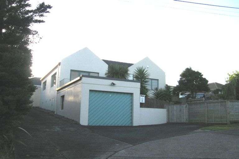 Photo of property in 2/227 Glenfield Road, Hillcrest, Auckland, 0627