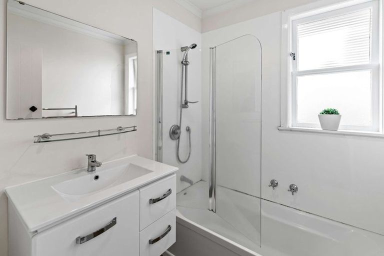 Photo of property in 71 Kettle Avenue, Awapuni, Palmerston North, 4412