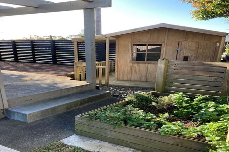 Photo of property in 8 Evelyn Place, Welbourn, New Plymouth, 4310