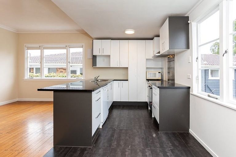 Photo of property in 1060 Great North Road, Point Chevalier, Auckland, 1022