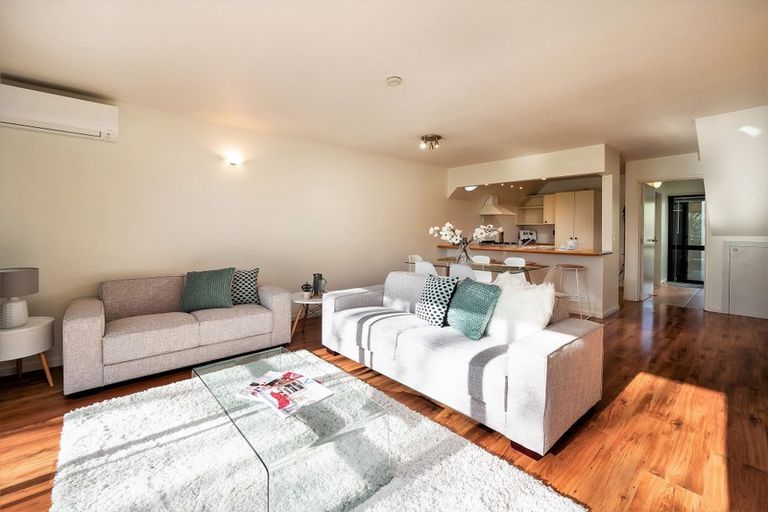 Photo of property in 2/17 Devon Street, Sydenham, Christchurch, 8023