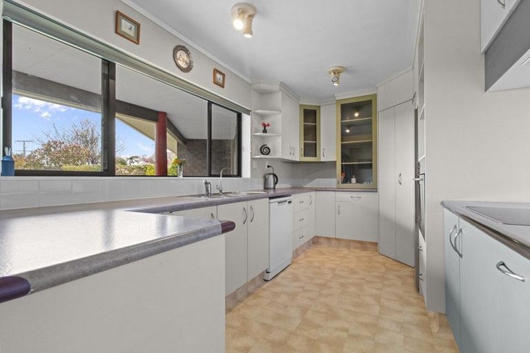Photo of property in 12 Tamati Place, Merrilands, New Plymouth, 4312