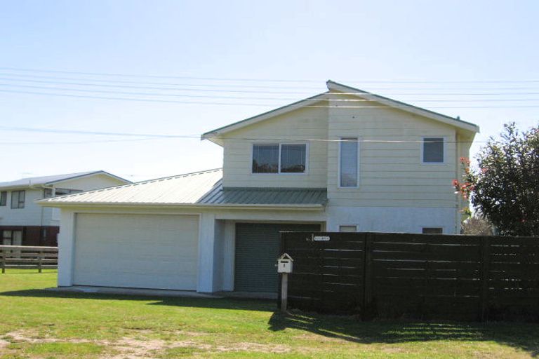 Photo of property in 1 Banks Street, Cooks Beach, Whitianga, 3591
