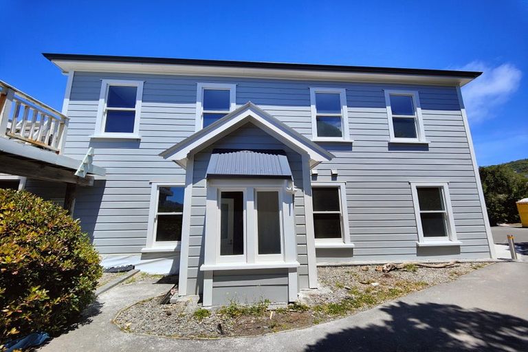 Photo of property in 1 Milne Terrace, Island Bay, Wellington, 6023