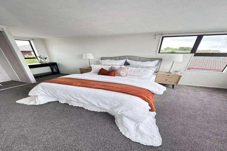 Photo of property in 5 Marlin Street, West Harbour, Auckland, 0618