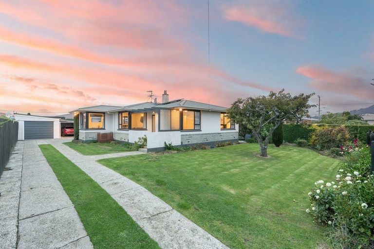 Photo of property in 16 Esk Place, Mosgiel, 9024