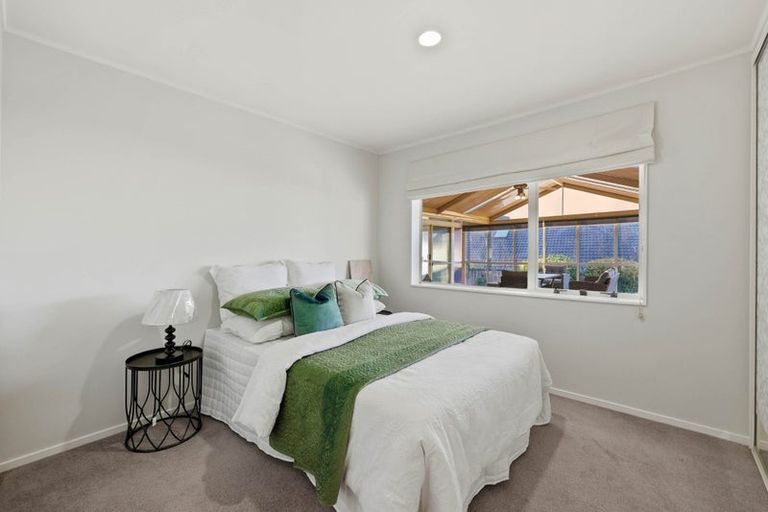 Photo of property in 33 Wiltshire Place, Somerville, Auckland, 2014