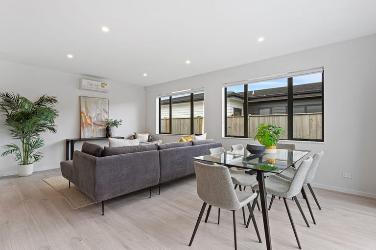 Photo of property in 98 Pepene Avenue, Takanini, 2112