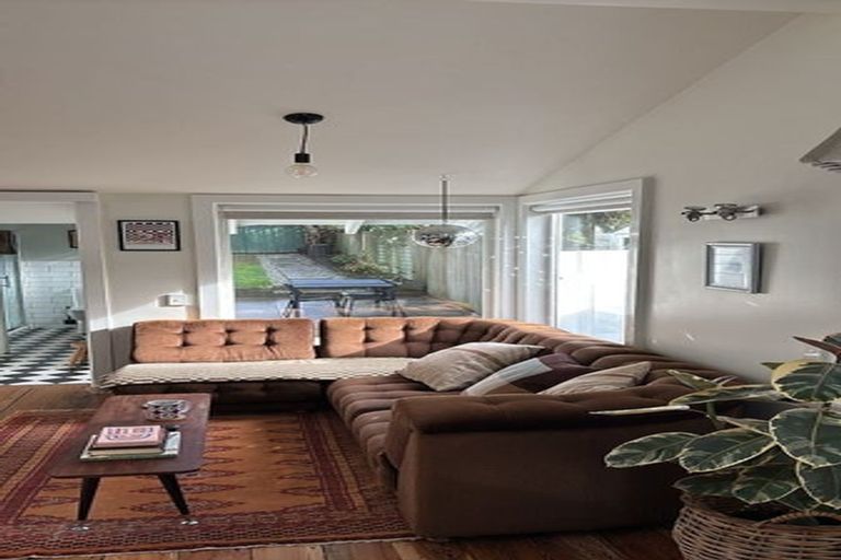 Photo of property in 246 Adelaide Road, Newtown, Wellington, 6021