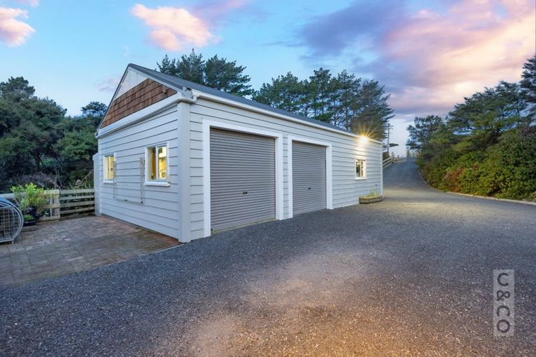 Photo of property in 10 Kaipara View Road, Helensville, 0875