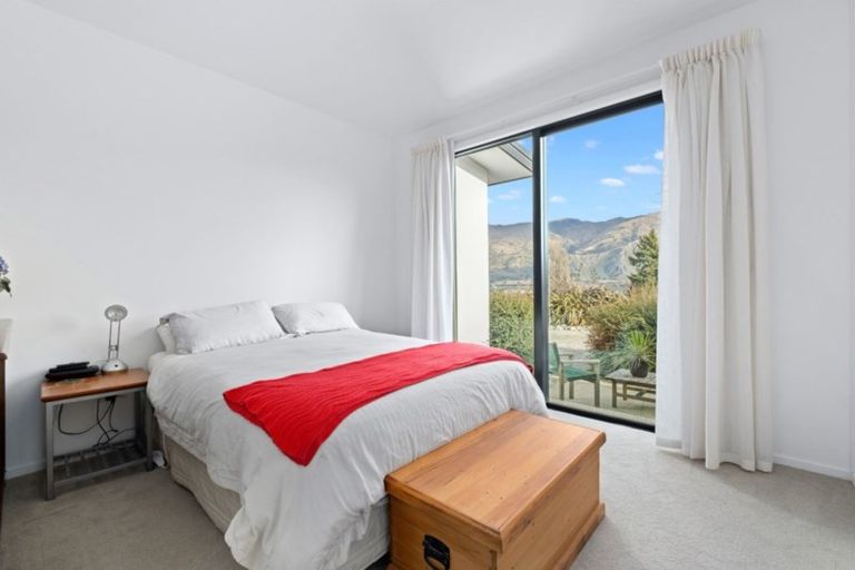 Photo of property in 5 Valley Crescent, Wanaka, 9305