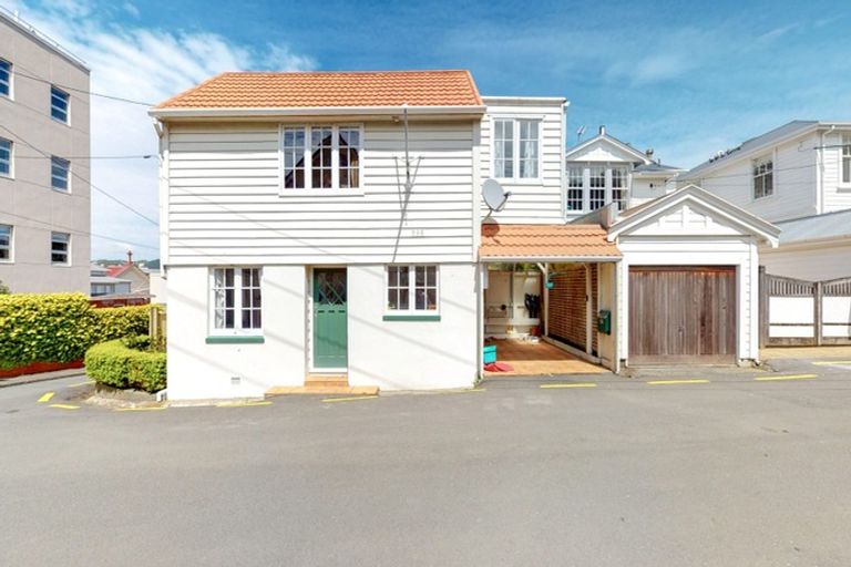 Photo of property in 17 Selwyn Terrace, Thorndon, Wellington, 6011