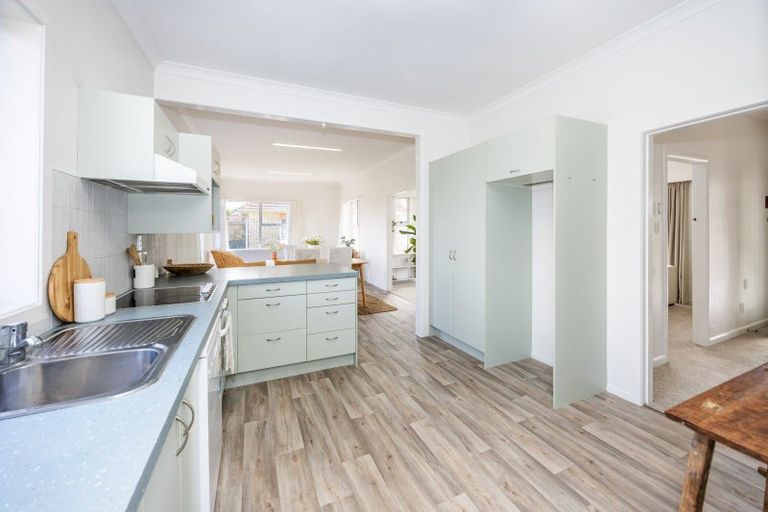 Photo of property in 22 Forest Lake Road, Forest Lake, Hamilton, 3200