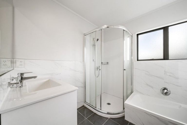 Photo of property in 2/109 Target Road, Totara Vale, Auckland, 0629