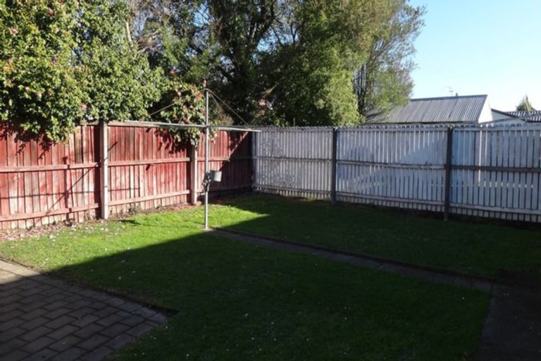 Photo of property in 2/9 Wadeley Road, Ilam, Christchurch, 8041
