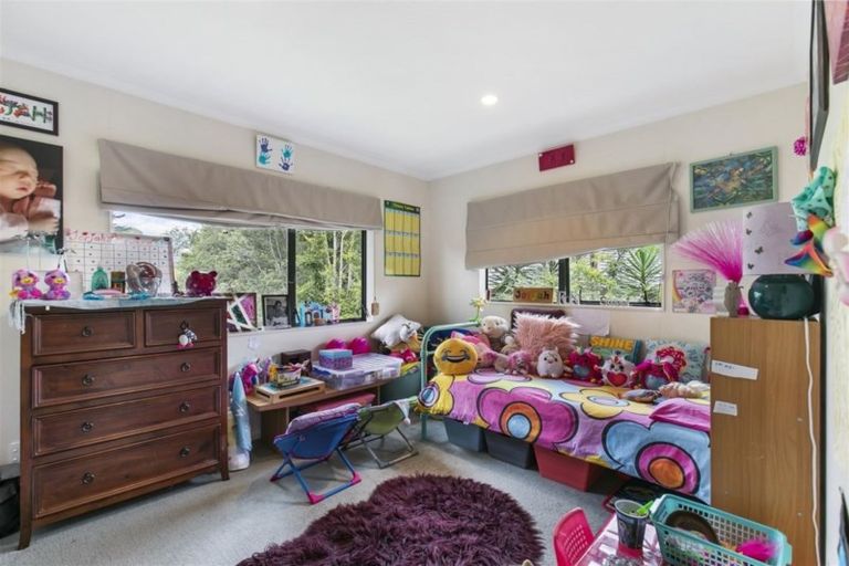 Photo of property in 16 Berkshire Terrace, Massey, Auckland, 0614