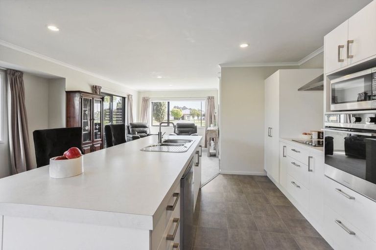 Photo of property in 66 Shillingford Boulevard, Rolleston, 7615