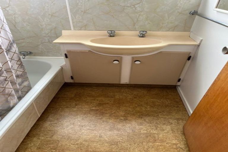 Photo of property in 2/5 Carolyn Street, Manukau, Auckland, 2025