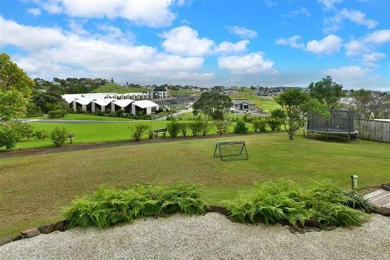 Photo of property in 12 Tawhana Crescent, Red Beach, 0932