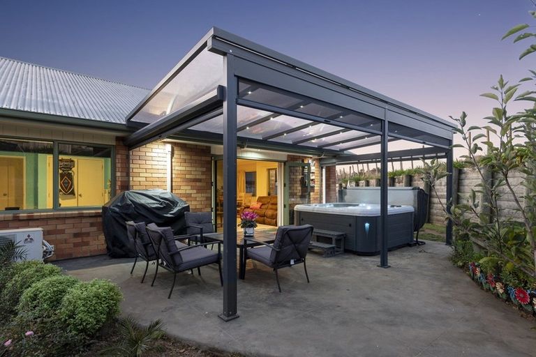 Photo of property in 8 Mynah Place, Welcome Bay, Tauranga, 3112