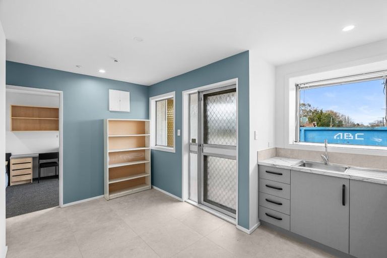 Photo of property in 33b Waimairi Road, Upper Riccarton, Christchurch, 8041