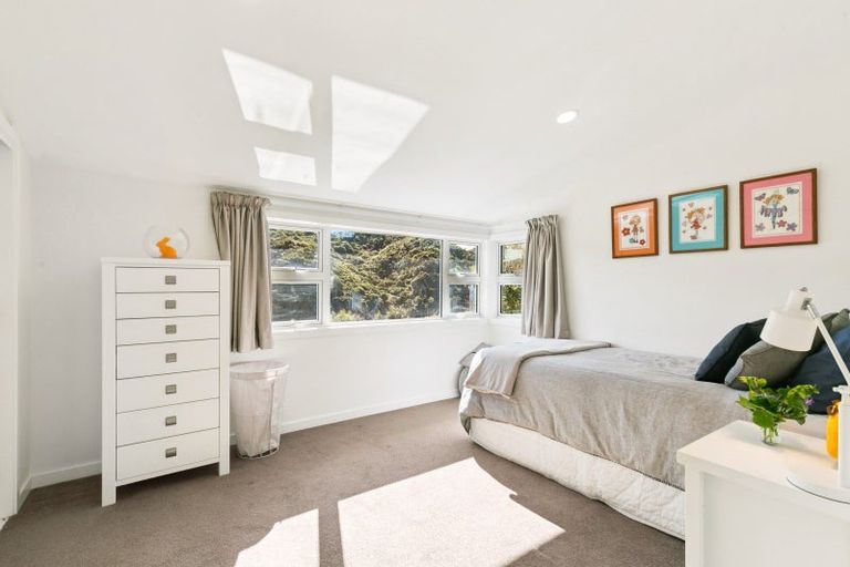 Photo of property in 16 Narbada Crescent, Khandallah, Wellington, 6035