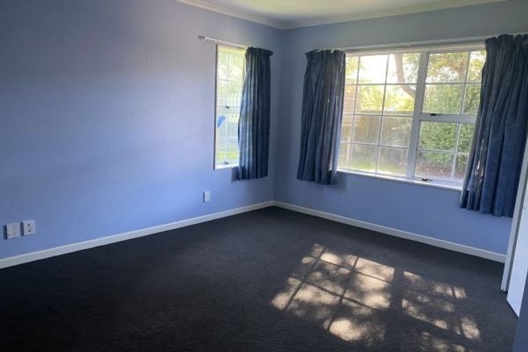 Photo of property in 16 Rosebank Avenue, Kelvin Grove, Palmerston North, 4414