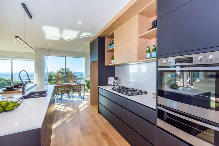 Photo of property in 10 Hilltop Lane, Mount Pleasant, Christchurch, 8081