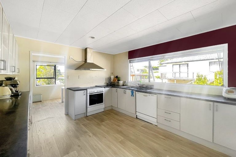 Photo of property in 6 Santiago Crescent, Unsworth Heights, Auckland, 0632