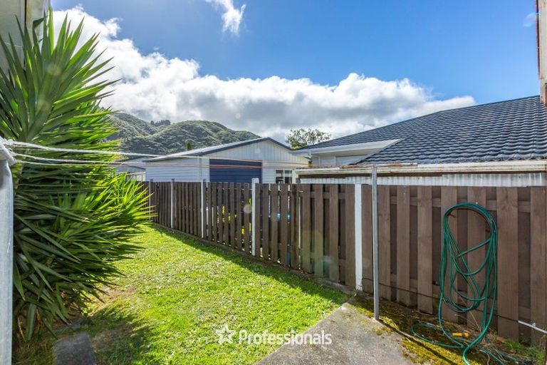 Photo of property in 1/102 Pasadena Crescent, Totara Park, Upper Hutt, 5018