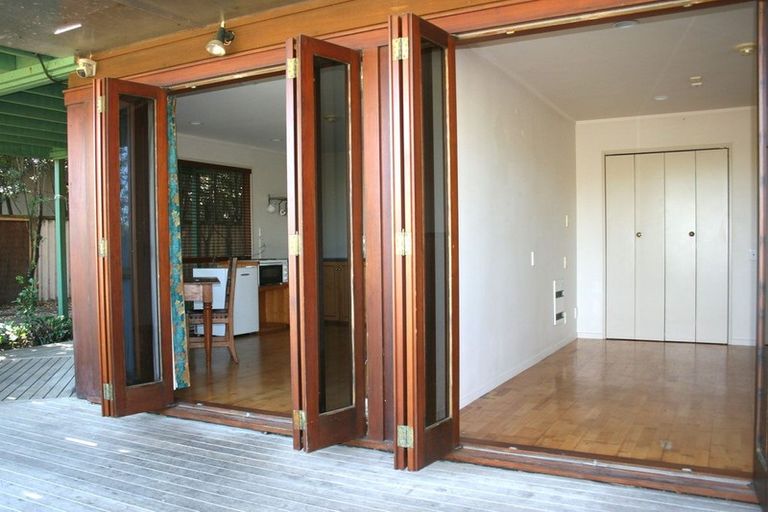 Photo of property in 180 Marine Parade North, Piha, New Lynn, 0772