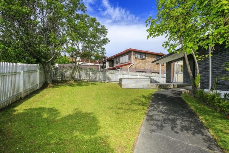 Photo of property in 6 Chedworth Drive, Glenfield, Auckland, 0629