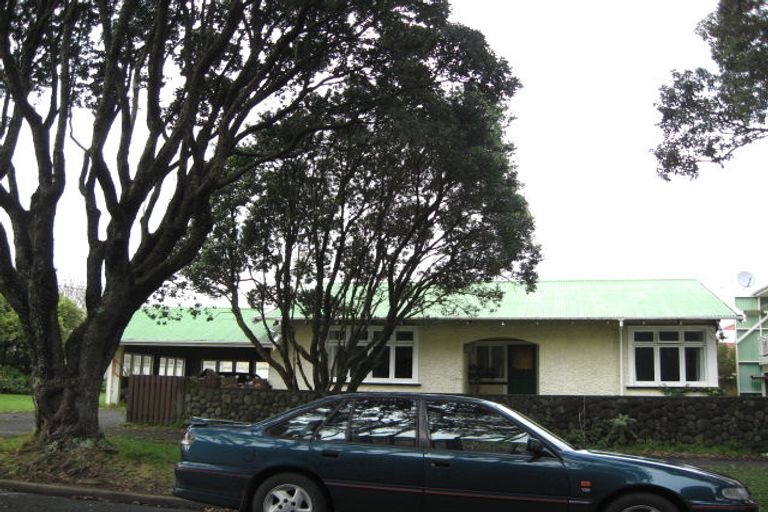 Photo of property in 2 Wakefield Street, Welbourn, New Plymouth, 4310