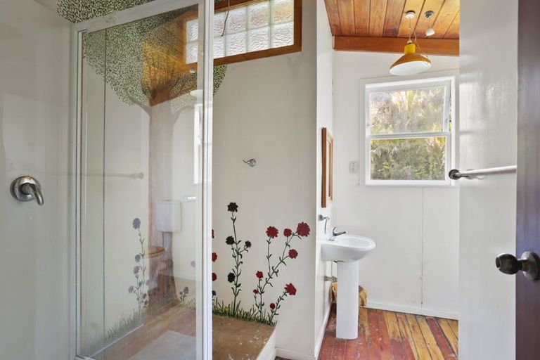 Photo of property in 620 South Titirangi Road, Titirangi, Auckland, 0604