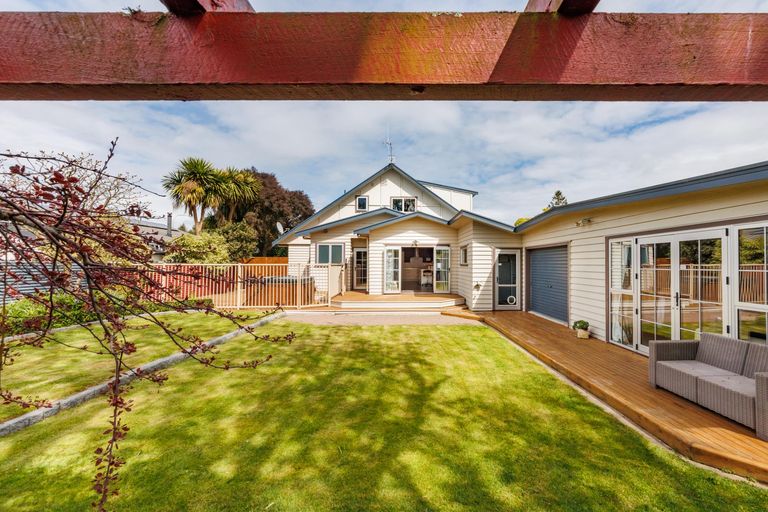 Photo of property in 21 Alan Street, Palmerston North, 4414