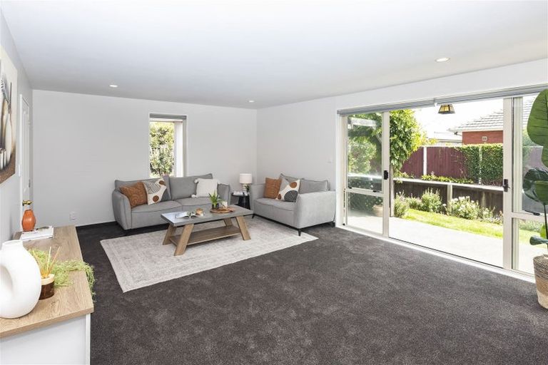 Photo of property in 2 Rosefield Lane, Northcote, Christchurch, 8052
